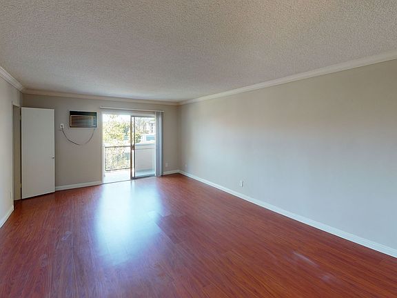 3rd image of 940 N Hayworth Ave APT 7