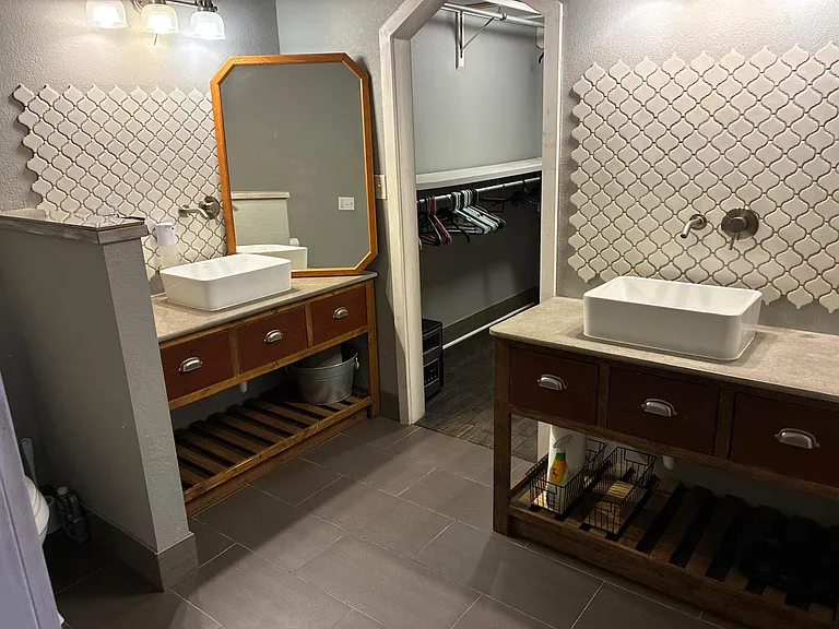 E Clover Creek Dr — Photo 12