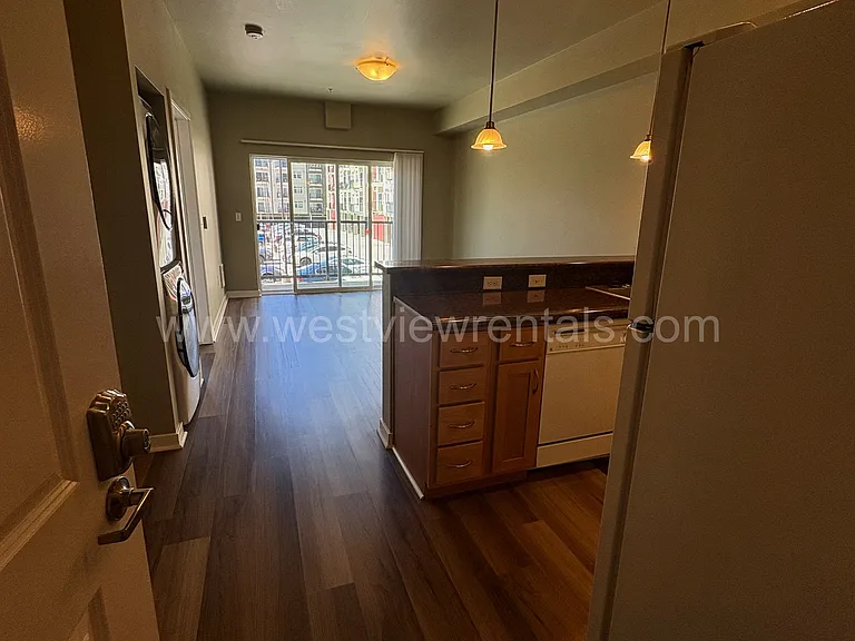 200 E Maple St — Photo 419