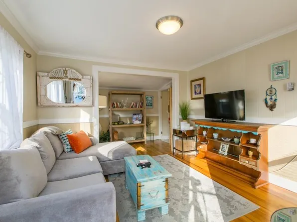 494 Medford St, Somerville, MA 02145