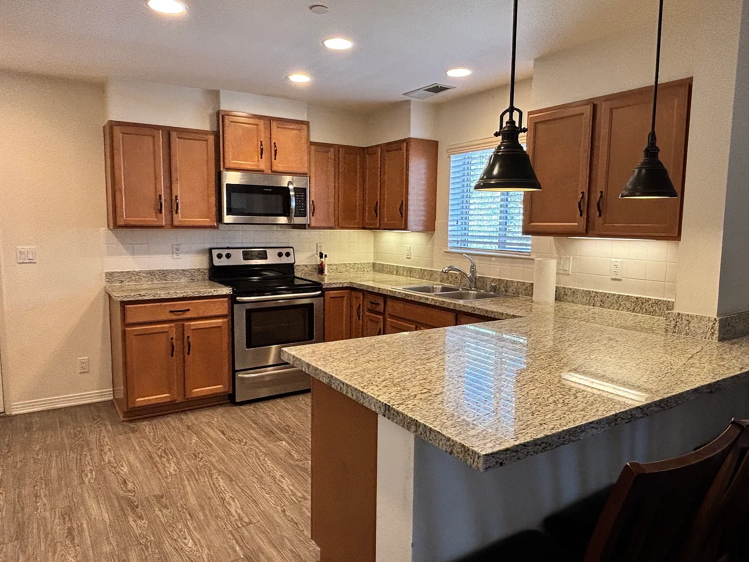 2 bed, 998 sqft, $2,900 — Photo 1