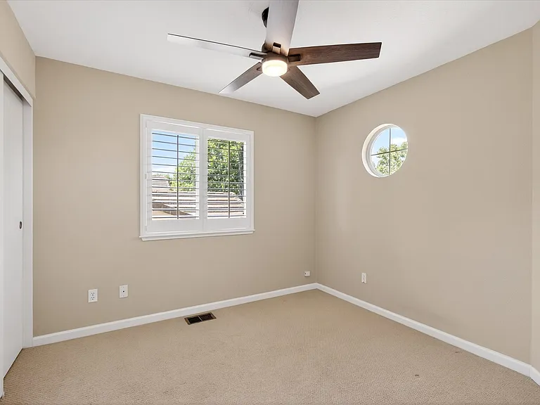 2056 Olivia Ct — Photo 26