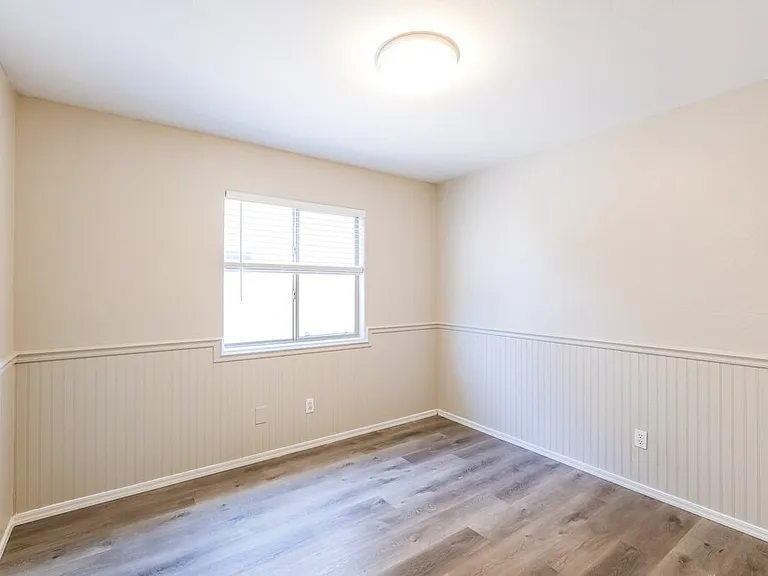 2710 S 108th Ave — Photo 13
