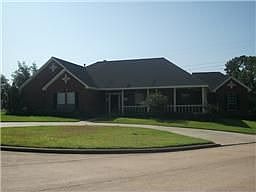 1st image of 121 Bentwood Dr