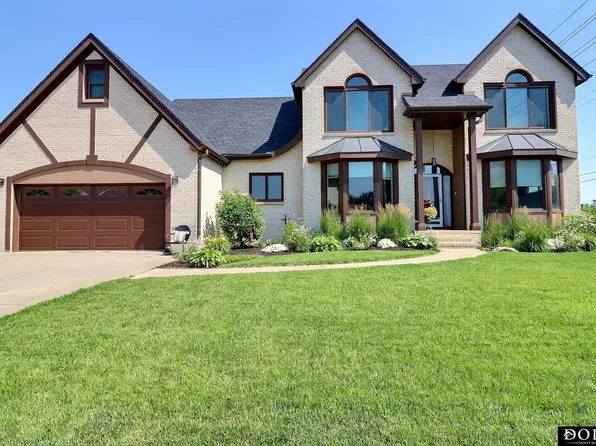 2534 Park Place Dr, Fremont, NE 68025