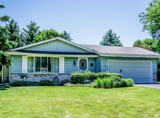 851 Buckingham Cir, Hartland, WI 53029