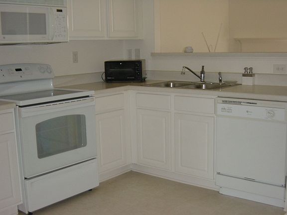 3rd image of 3254 Hidden Cove Cir