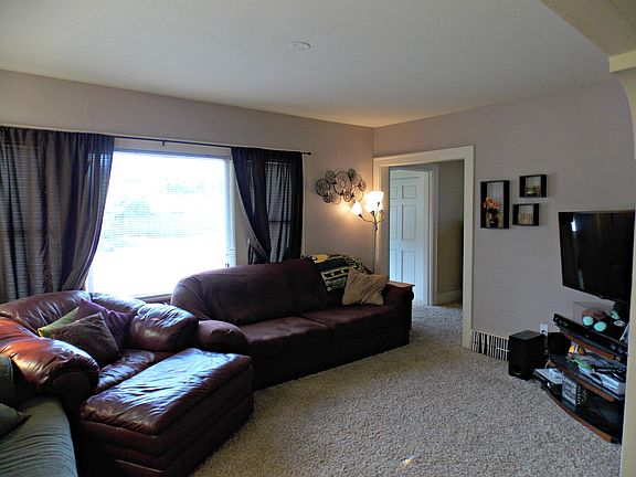 5th image of 8416 W Lincoln Ave