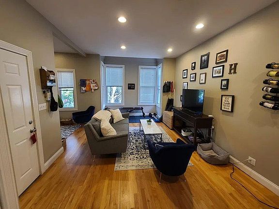 5th image of 2111 W Belle Plaine Ave APT 2