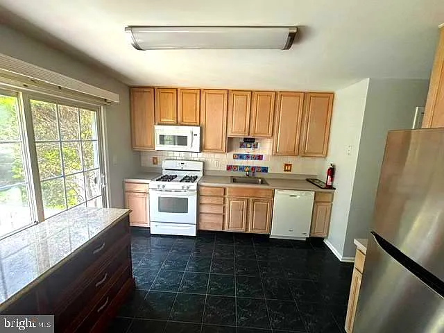 1504 Coventry Way — Photo 5