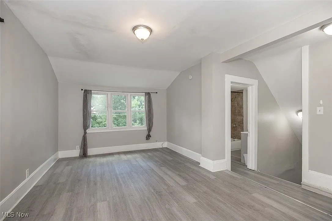 Building Photo - 844 E 154th St #2