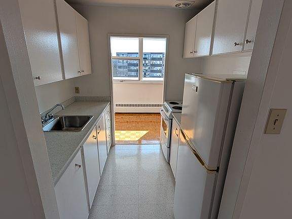 3rd image of 840 Springland Dr #1444209