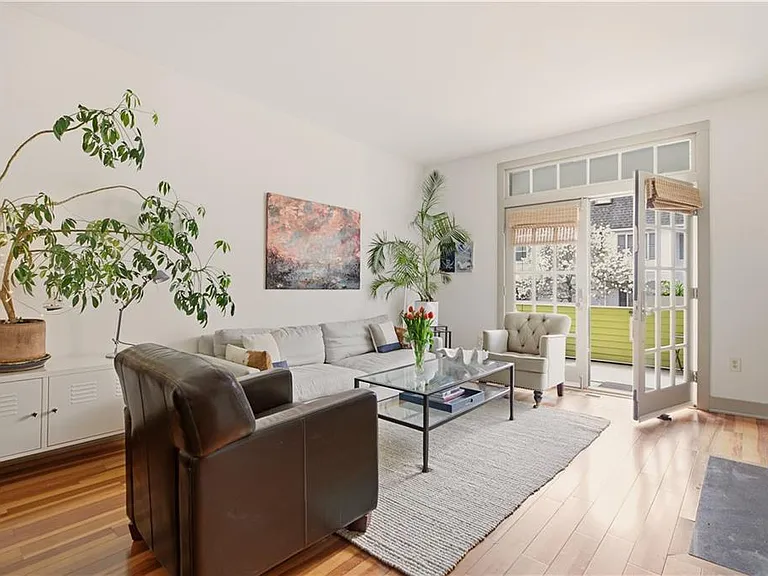 364 Bellevue Ave — Photo 4