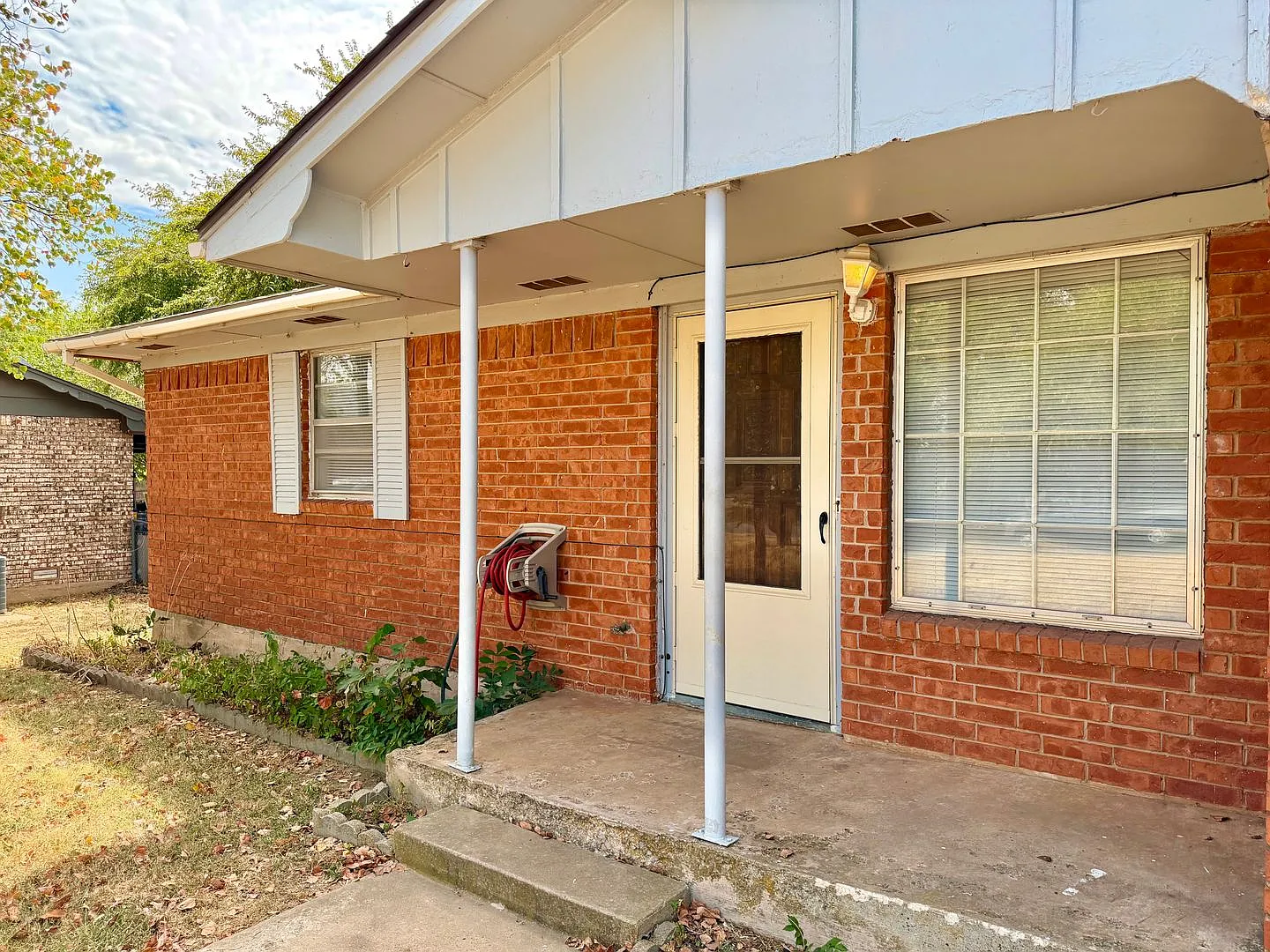 Covered Backporch — Photo 4