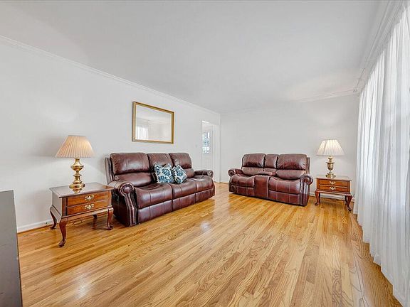 5th image of 2618 Stanford Dr