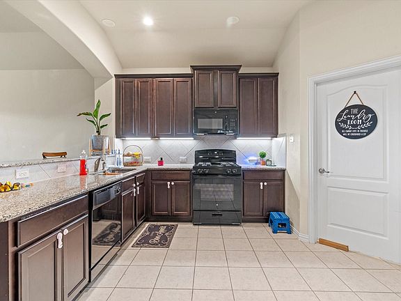 5th image of 7911 Wood Hollow Dr