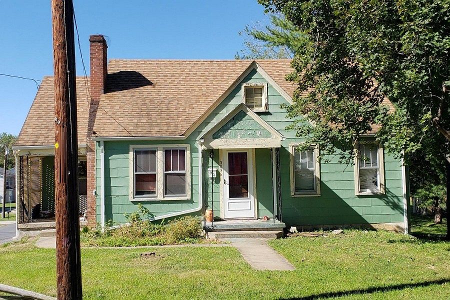1st image of 382 Crawford St