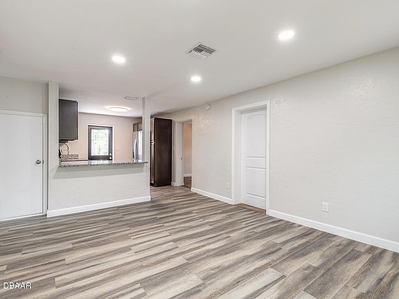 5th image of 597 Brentwood Dr