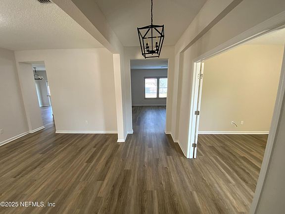 5th image of 57 COREY CAY Avenue