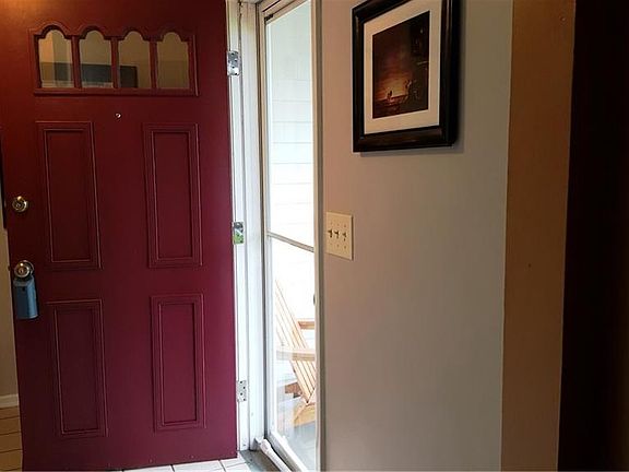 3rd image of 105 Whiskwood Ln