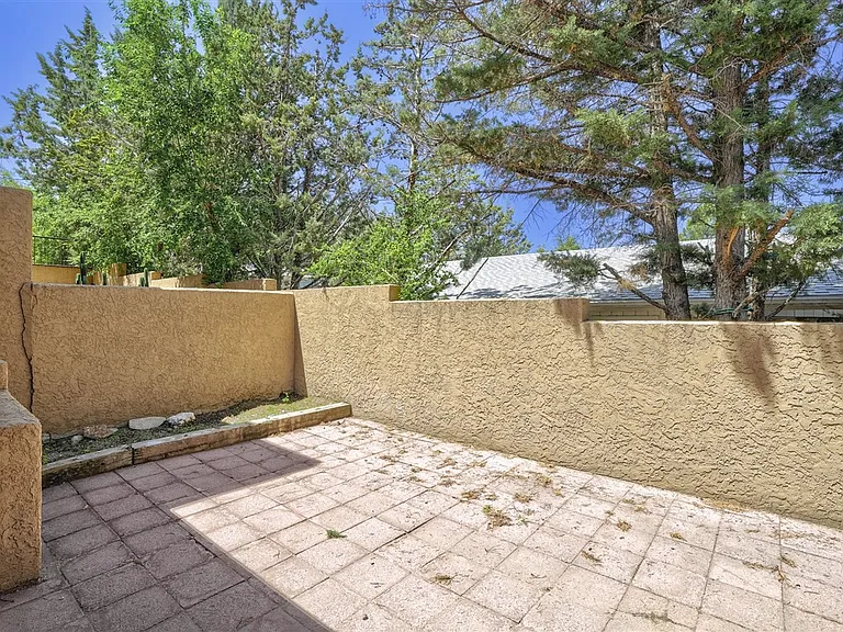645 Ash St — Photo 16