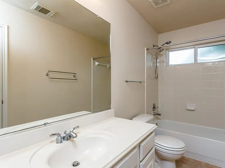 11 Fair Light Ct — Photo 27