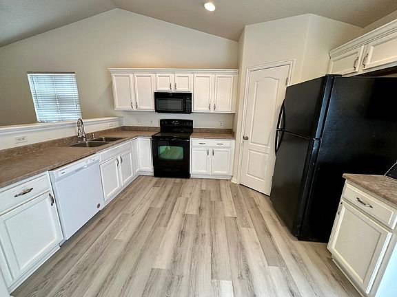 3rd image of 8554 S Sunrise Oak Dr