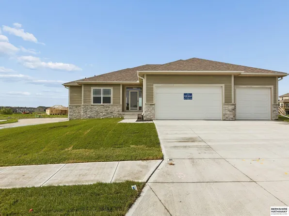 21417 Z St, Elkhorn, NE 68022