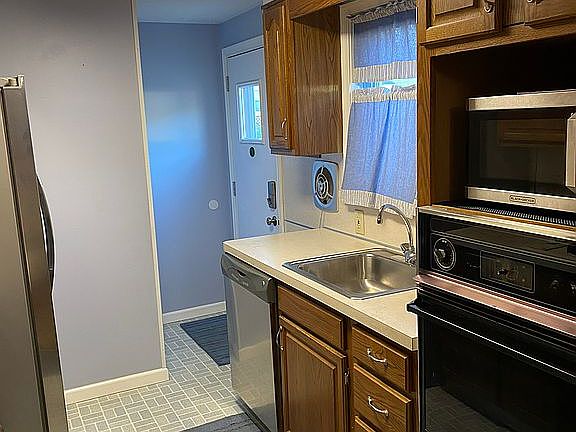 5th image of 522 E Winona Ave