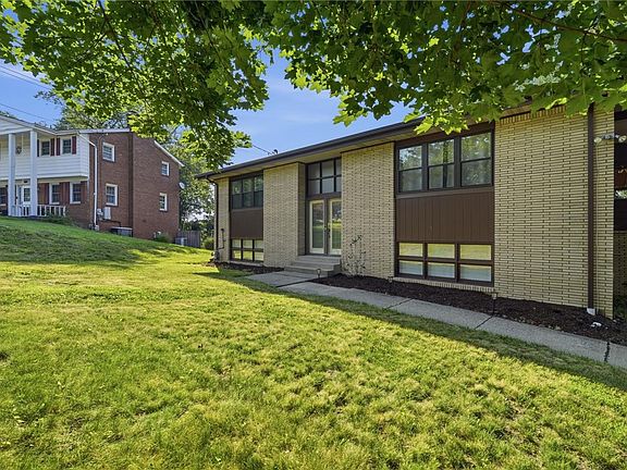 3rd image of 1718 Mountainview Dr