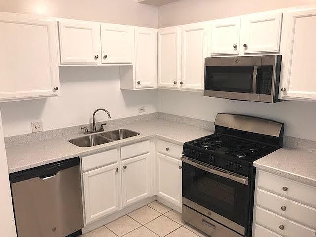 1st image of 5506 N Kenmore Ave #3