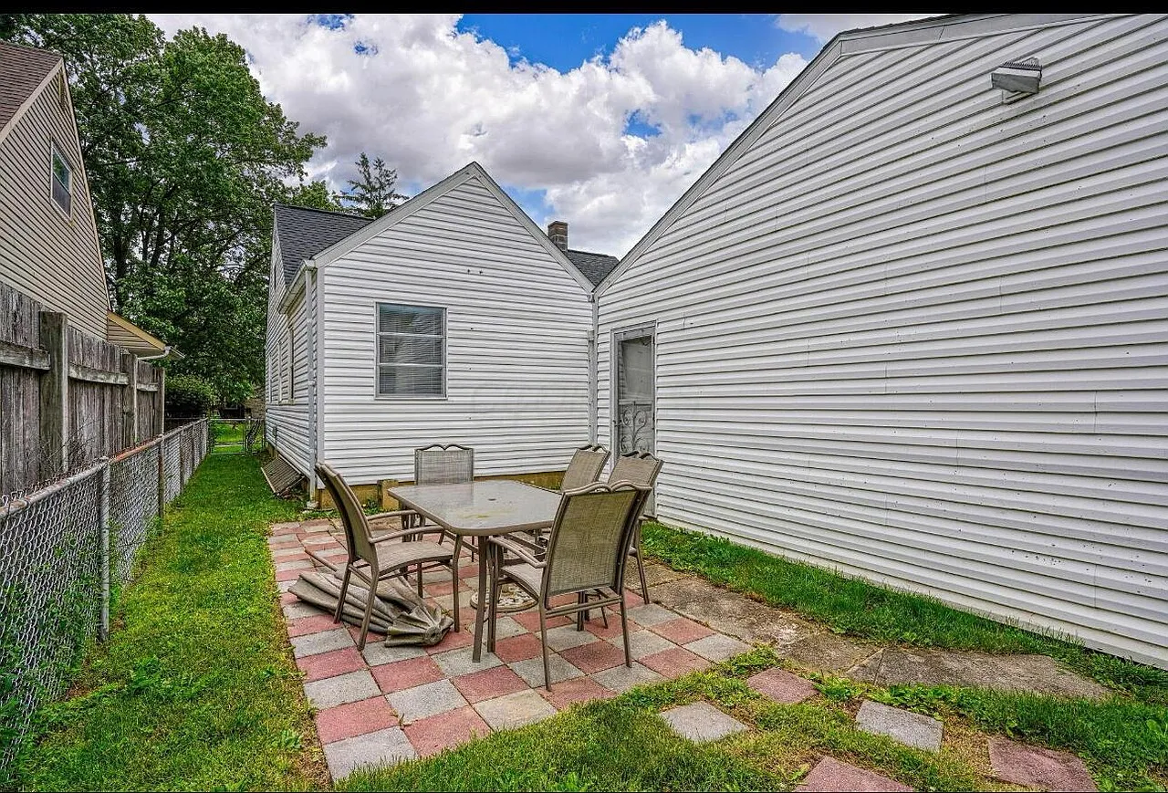 4 bed, 1750 sqft, $2,250 — Photo 3
