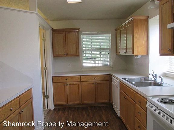 2nd image of 1304 Chapel Hill Dr