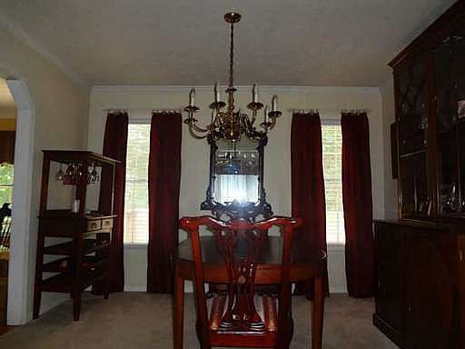 5th image of 726 Helga Dr NE