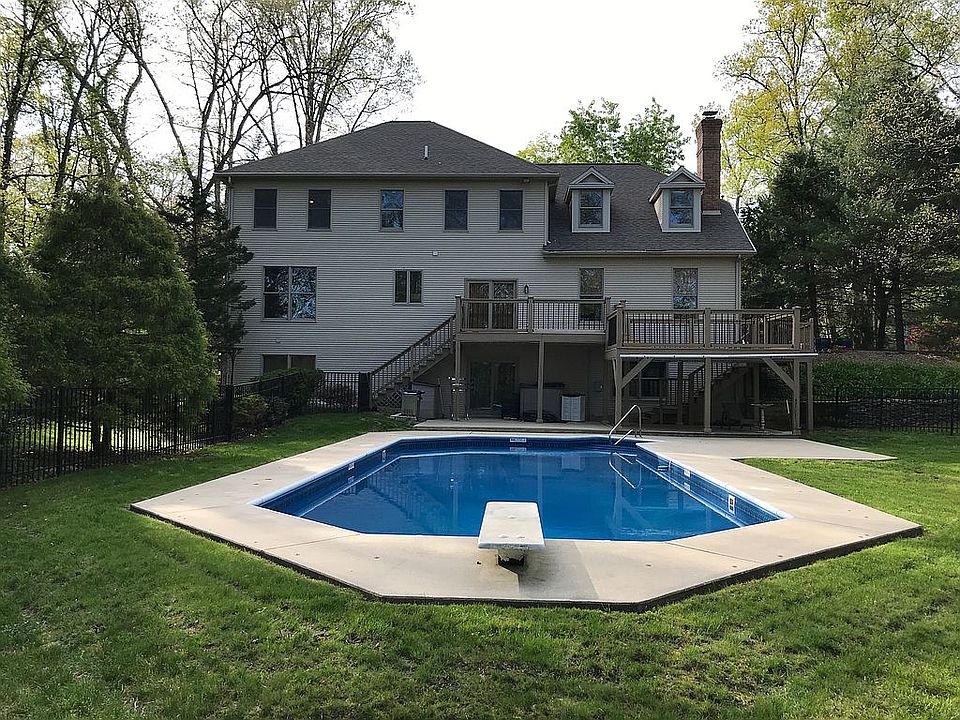 2nd image of 4 Merion Ct