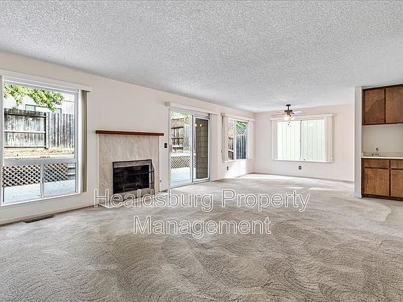 5th image of 547 Fieldcrest Dr