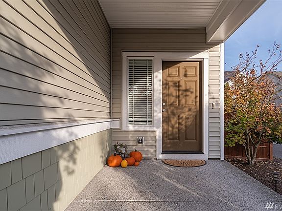Inviting covered entry that protects you from the elements.