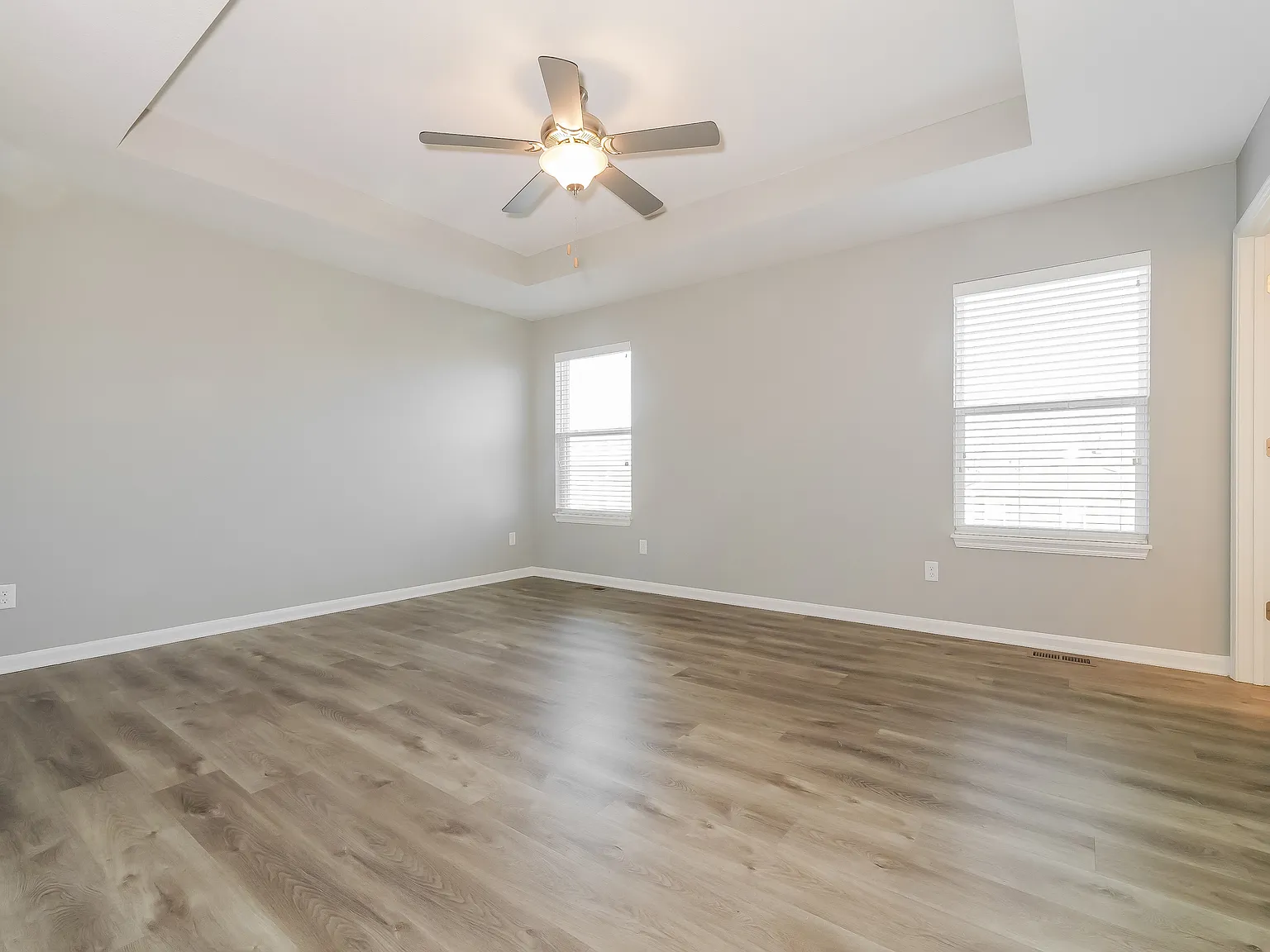 4 bed, 3.0 bath, 1971 sqft, $2,299 — Photo 4
