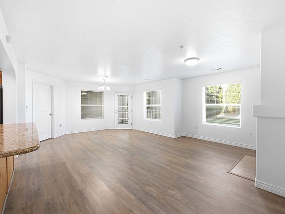 4th image of 11776 S Grandville Ave W #101
