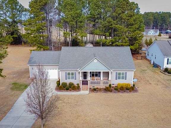 3rd image of 28 Silver Creek Dr