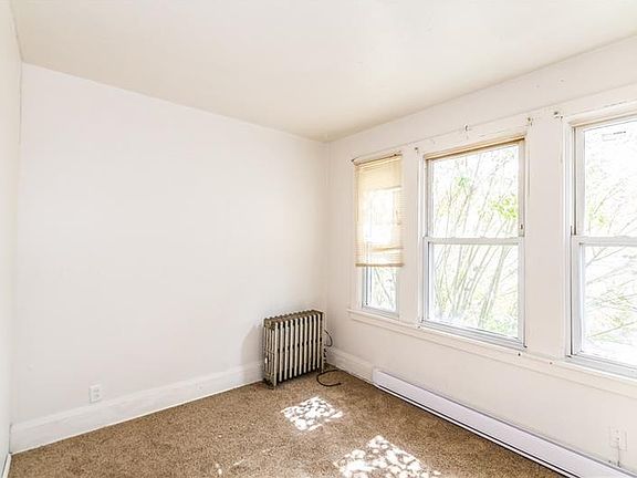 5th image of 402 N 7th St APT 4