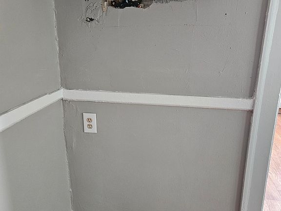 2nd image of 3196 E 119th St