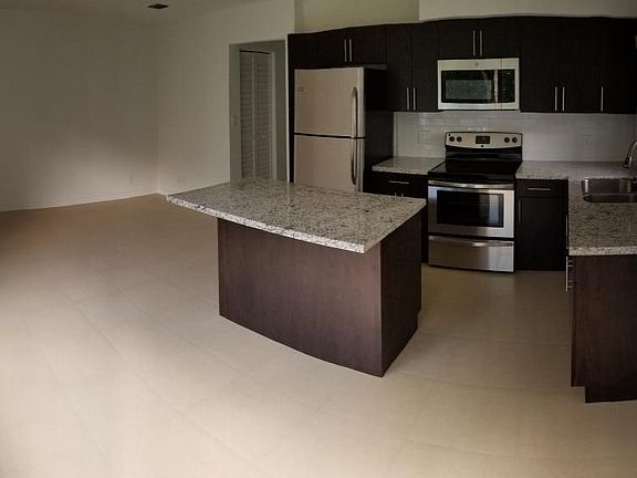3rd image of 4115 Woodside Dr APT B