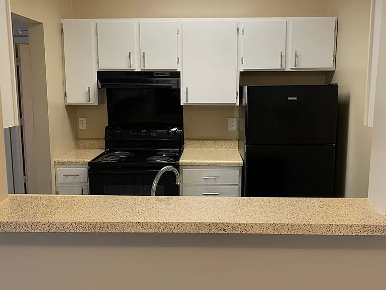 Walnut Manor Apartments — Photo 29