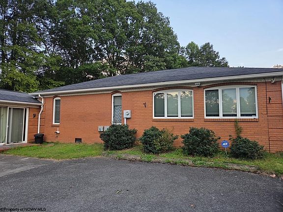 3rd image of 108 Cedarstone Ln