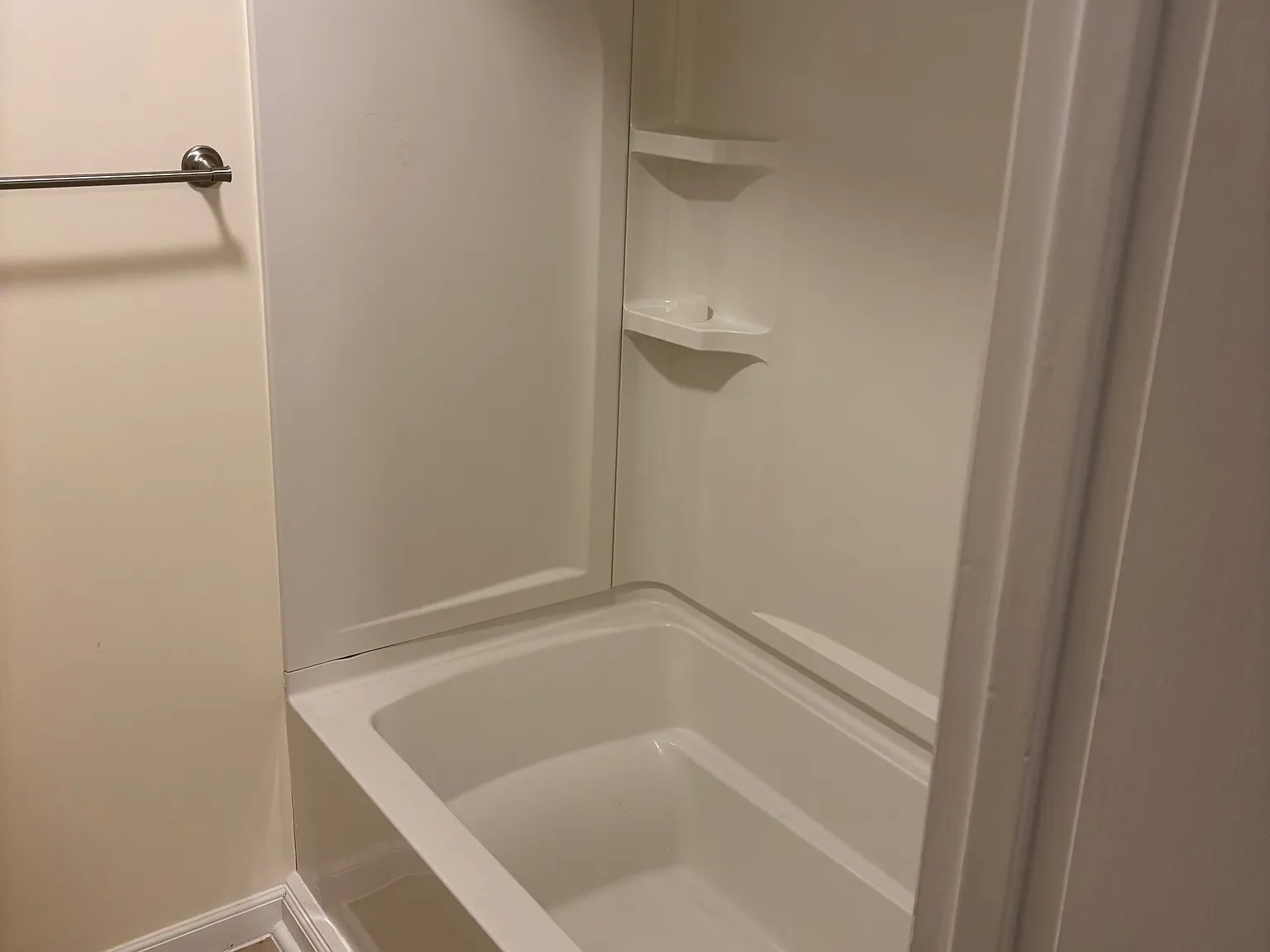 2 bed, 800 sqft, $1,400 — Photo 2