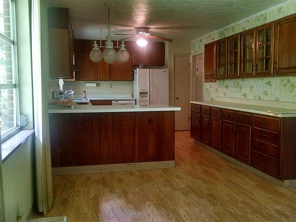 3rd image of 2412 Buena Vista Dr