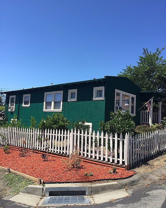 2nd image of 2576 Leslie Ave
