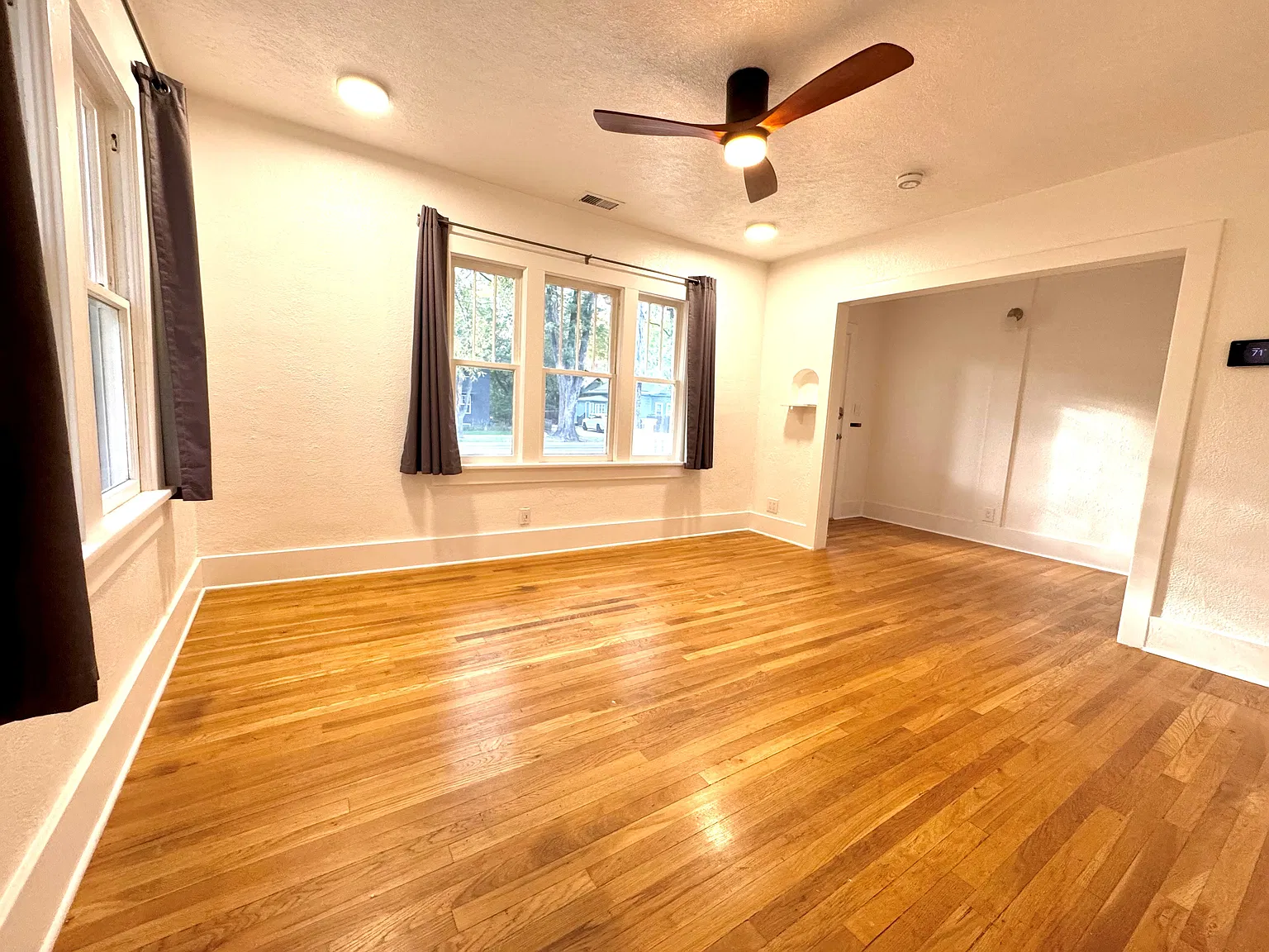 3 bed, 985 sqft, $2,250 — Photo 3