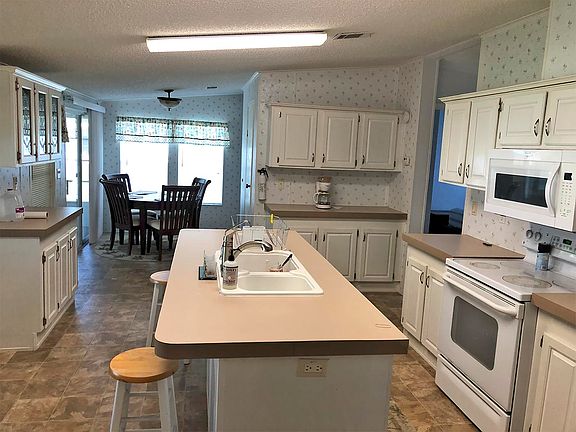 2nd image of 2833 Darwin St #527
